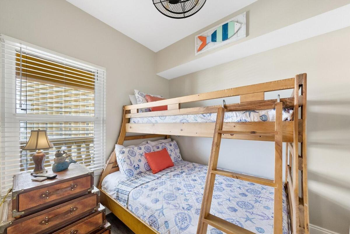 Apartment Calypso 908w Stunning Condo, Front, And Immaculate *