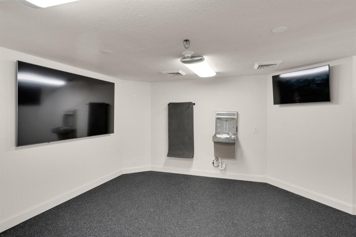 Apartment Calypso 908w Stunning Condo, Front, And Immaculate *
